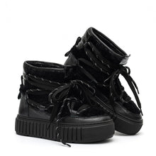 Load image into Gallery viewer, Noir Urban Shearling Boot
