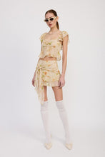 Load image into Gallery viewer, SQUARED NECK TOP WITH CAP SLEEVES
