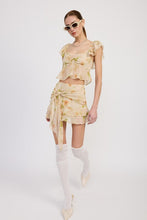 Load image into Gallery viewer, SQUARED NECK TOP WITH CAP SLEEVES
