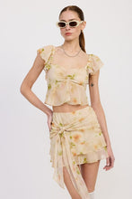 Load image into Gallery viewer, SQUARED NECK TOP WITH CAP SLEEVES
