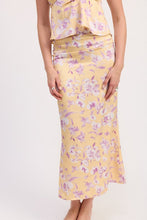 Load image into Gallery viewer, FLORAL PRINT RUCHED MIDI SKIRT
