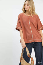 Load image into Gallery viewer, Umgee Linen Blend Scallop Trim Top
