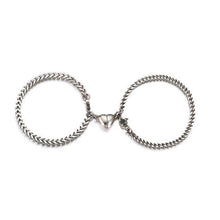 Load image into Gallery viewer, 2pcs / Set Heart Charm Magnet Attracts Couple Bracelet Fashion Stainless Steel Chain Couple Attracting Bracelets For Men Women Silver Gold Chain Bracelets Magnet Hearts Attracting Each Other Bracelet
