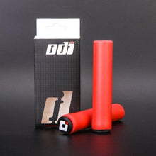 Load image into Gallery viewer, 2PCS Silicone Bicycle Handlebar Grips Anti-Slip Shock-Asorbing Mountain Bike Handlebar Grip Silica Gel Super Light Anti-Skid Shock-Proof Handle Bar Locking Grips Cycling Grips
