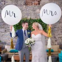 Load image into Gallery viewer, 2pcs/lot Good Quality 36inch Round White and black Print Mr&amp;Mrs Latex Balloons For Happy Wedding And  Valentine's Day
