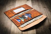 Load image into Gallery viewer, Sugar Land Clutch Wallet - Chestnut Brown
