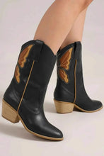 Load image into Gallery viewer, Beast Fashion Butterfly Cut : Detail Point Toe Boots

