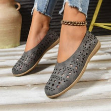 Load image into Gallery viewer, Women's Chunky Heel Wedge Pumps – Wide Size Full-Grain Leather

