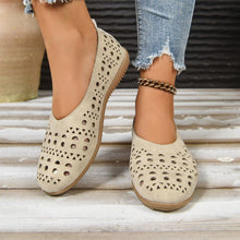 Load image into Gallery viewer, Women's Chunky Heel Wedge Pumps – Wide Size Full-Grain Leather

