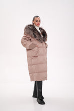 Load image into Gallery viewer, Rei Silver Fox Fully Lined Hood Down Coat in Blush
