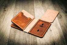 Load image into Gallery viewer, Federal Badge Wallet Small - Chestnut
