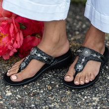 Load image into Gallery viewer, Minnetonka Brecca Leather - Womens Sandals
