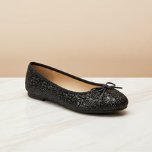 Load image into Gallery viewer, Women's Classic Egg-Roll Edge Slip-On Flats – Chanel-Inspired Round Toe Pumps

