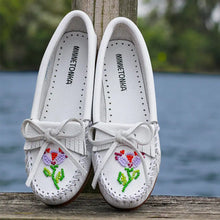 Load image into Gallery viewer, Minnetonka Ziigwan Waabigwan Moc Leather - Womens Moccasin
