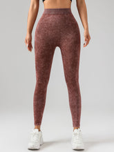 Load image into Gallery viewer, V-Back Scrunch Butt Seamless Yoga Licious Leggings
