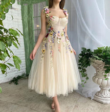 Load image into Gallery viewer, Elegant Light Champagne Tulle Prom Dress
