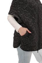 Load image into Gallery viewer, ⇆ Reversible 2 in 1 Loft Vest in Black
