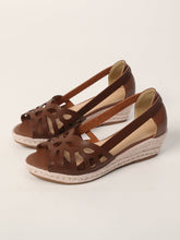 Load image into Gallery viewer, Women's Strappy Roman Sandals – Thick Sole Mid-Heel Buckle Sandals
