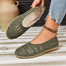 Load image into Gallery viewer, Women's Chunky Heel Wedge Pumps – Wide Size Full-Grain Leather

