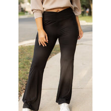 Load image into Gallery viewer, Ready to Ship | The Liz - Crossover Bootcut Leggings with Pockets

