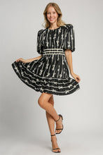 Load image into Gallery viewer, Elegant Black Ribbon Print Dress Stylish Contrast Half Sleeve Dress for Women
