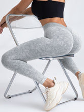 Load image into Gallery viewer, V-Back Scrunch Butt Seamless Yoga Licious Leggings
