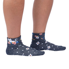 Load image into Gallery viewer, Sitting Kitty Turn Cuff
