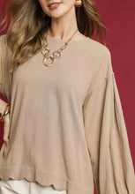Load image into Gallery viewer, Umgee Linen Scallop Hem Long Sleeve Blouse | Fitiquefit
