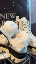 Load image into Gallery viewer, Aspen Genuine Shearling Lined Winter Boots
