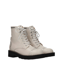 Load image into Gallery viewer, Stuart Weitzman Beige Leather Ankle Boots
