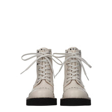 Load image into Gallery viewer, Stuart Weitzman Beige Leather Ankle Boots
