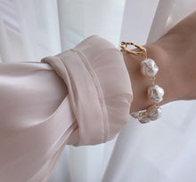 Load image into Gallery viewer, New Handmade Imitation Pearls Gold Metal Link Chain Bracelets for Women Girl Summer Party Luxury Jewelry Gift
