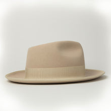 Load image into Gallery viewer, Fox Fedora - Belly
