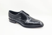Load image into Gallery viewer, Burnished Calfskin Lace-Up Shoe Black
