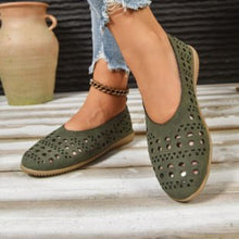 Load image into Gallery viewer, Women's Chunky Heel Wedge Pumps – Wide Size Full-Grain Leather
