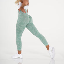 Load image into Gallery viewer, Snowflake Camouflage Seamless Yoga Pants – High Waisted Leggings
