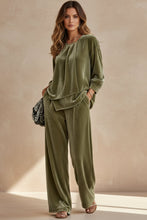 Load image into Gallery viewer, Women's Velvet Center-Pleat Relaxed Top &amp; Wide-Leg Pants Set
