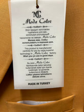 Load image into Gallery viewer, Moda Color Gold Double Breasted Turkish 100% Wool Slim Fit Suit with Gold Buttons
