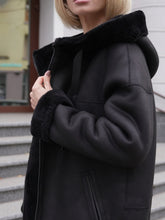 Load image into Gallery viewer, ⇆ Reversible Faux Shearling Hooded Coat
