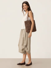 Load image into Gallery viewer, Handwoven Raffia Floral Pattern Tote Bag
