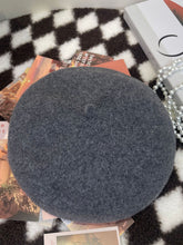 Load image into Gallery viewer, 100% Wool Retro Hand-Knit Beret
