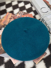 Load image into Gallery viewer, 100% Wool Retro Hand-Knit Beret
