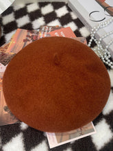 Load image into Gallery viewer, 100% Wool Retro Hand-Knit Beret
