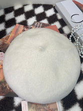 Load image into Gallery viewer, 100% Wool Retro Hand-Knit Beret
