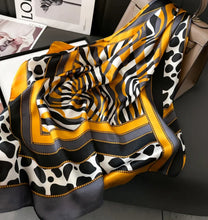 Load image into Gallery viewer, LEOPARD PRINT SCARF
