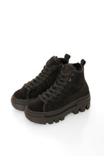 Load image into Gallery viewer, Aspen Shearling-Lined Suede Winter Boots
