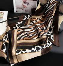 Load image into Gallery viewer, LEOPARD PRINT SCARF
