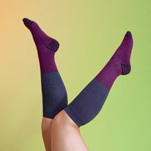 Load image into Gallery viewer, CloudCotton Compression Socks – Colorblock Potent
