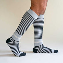 Load image into Gallery viewer, CloudCotton Compression Socks - Black/Grey
