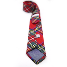 Load image into Gallery viewer, Classic Christmas Men’s Tie
